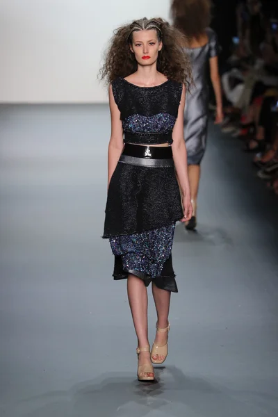 Son Jung Wan Runway durante a New York Fashion Week — Fotografia de Stock