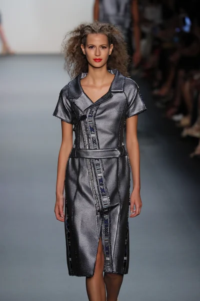 Syn Jung WAN Runway během týdne módy v New Yorku — Stock fotografie