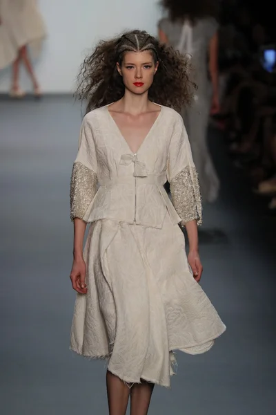 Pasarela Son Jung Wan durante la Semana de la Moda de Nueva York — Foto de Stock