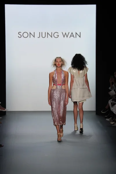 Son Jung Wan Runway during New York Fashion Week — Stock Photo, Image