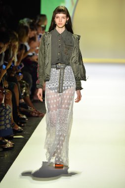 New York Moda Haftası sırasında Desigual defile