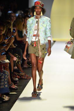 New York Moda Haftası sırasında Desigual defile