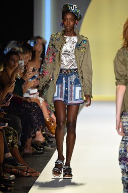 New York Moda Haftası sırasında Desigual defile
