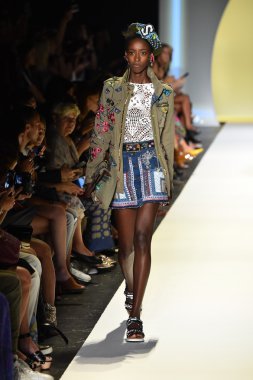 New York Moda Haftası sırasında Desigual defile