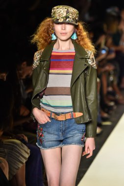 New York Moda Haftası sırasında Desigual defile