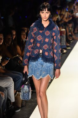 New York Moda Haftası sırasında Desigual defile
