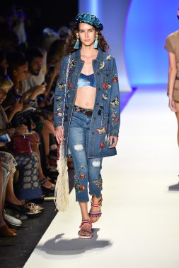 New York Moda Haftası sırasında Desigual defile