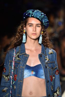 New York Moda Haftası sırasında Desigual defile