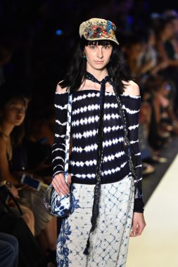 New York Moda Haftası sırasında Desigual defile