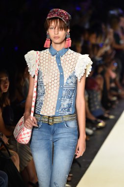 New York Moda Haftası sırasında Desigual defile