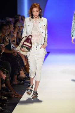 New York Moda Haftası sırasında Desigual defile