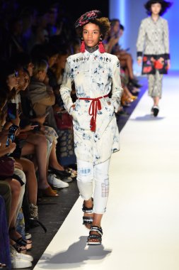 New York Moda Haftası sırasında Desigual defile