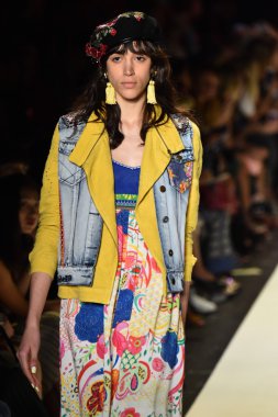 New York Moda Haftası sırasında Desigual defile