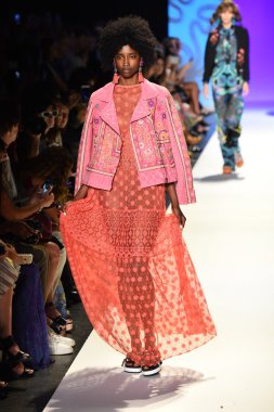 New York Moda Haftası sırasında Desigual defile