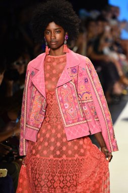 New York Moda Haftası sırasında Desigual defile