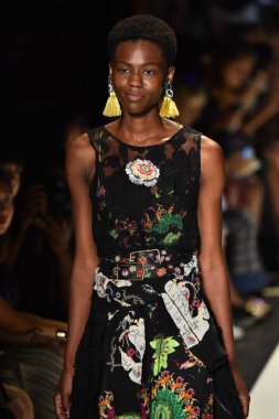 New York Moda Haftası sırasında Desigual defile