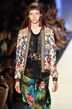 New York Moda Haftası sırasında Desigual defile
