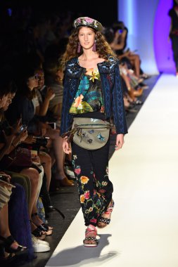 New York Moda Haftası sırasında Desigual defile