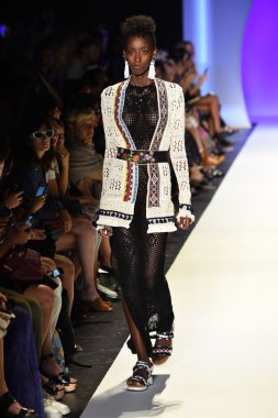 New York Moda Haftası sırasında Desigual defile