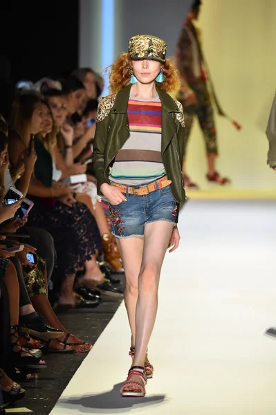 Desigual fashion show during New York Fashion Week — Stock Photo, Image