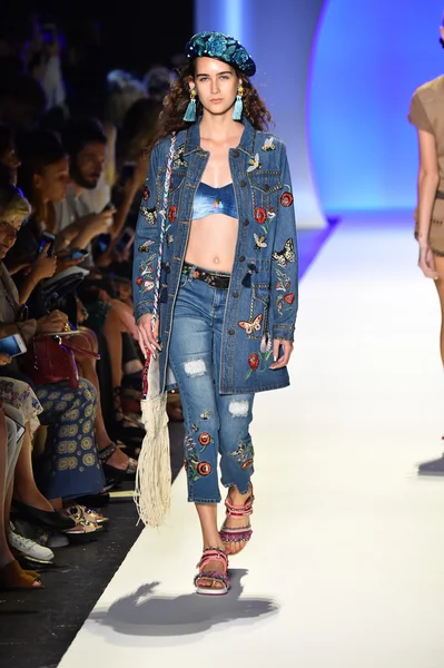 Desigual Fashion Show under New York Fashion Week — Stockfoto