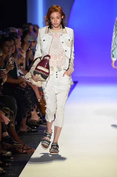 Desigual desfile de moda durante New York Fashion Week — Fotografia de Stock