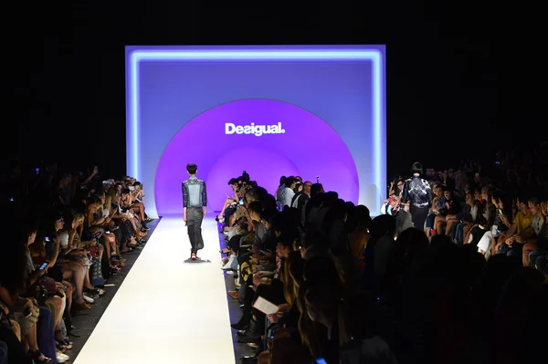 Desigual fashion show selama New York Fashion Week — Stok Foto