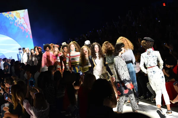 Desigual fashion show during New York Fashion Week — Stock Photo, Image