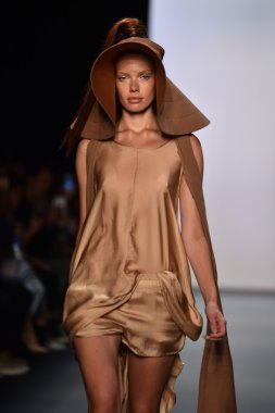  Nicholas K İlkbahar 2017 New York Moda Haftası defilesi