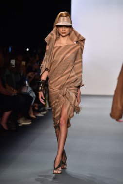  Nicholas K İlkbahar 2017 New York Moda Haftası defilesi