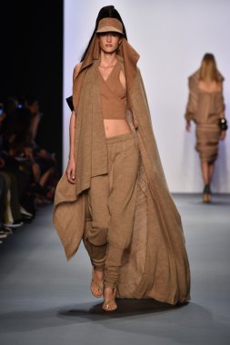  Nicholas K İlkbahar 2017 New York Moda Haftası defilesi