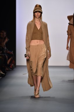  Nicholas K İlkbahar 2017 New York Moda Haftası defilesi