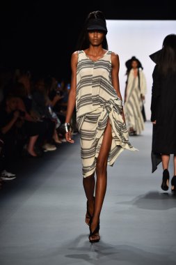  Nicholas K İlkbahar 2017 New York Moda Haftası defilesi