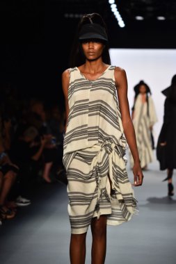  Nicholas K İlkbahar 2017 New York Moda Haftası defilesi