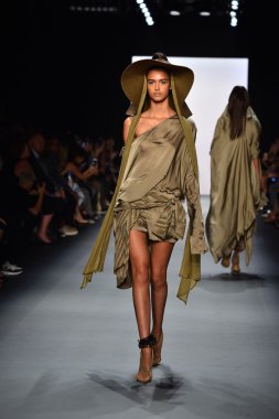  Nicholas K İlkbahar 2017 New York Moda Haftası defilesi