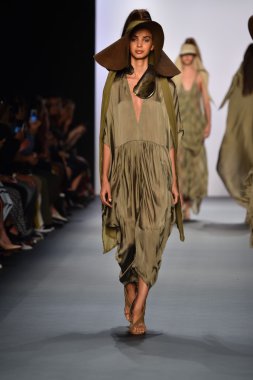  Nicholas K İlkbahar 2017 New York Moda Haftası defilesi