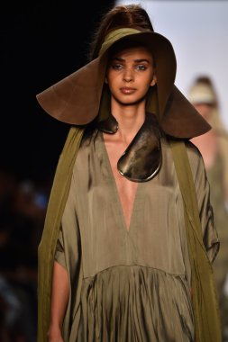  Nicholas K İlkbahar 2017 New York Moda Haftası defilesi