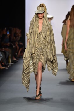  Nicholas K İlkbahar 2017 New York Moda Haftası defilesi