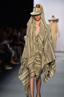  Nicholas K İlkbahar 2017 New York Moda Haftası defilesi