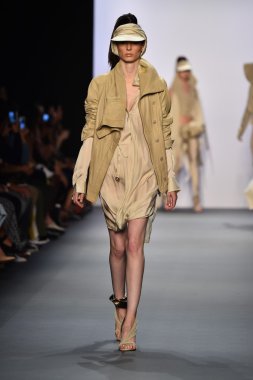  Nicholas K İlkbahar 2017 New York Moda Haftası defilesi