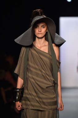  Nicholas K İlkbahar 2017 New York Moda Haftası defilesi