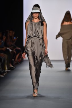  Nicholas K İlkbahar 2017 New York Moda Haftası defilesi