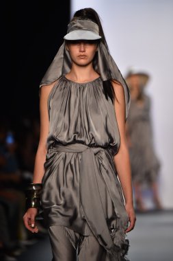  Nicholas K İlkbahar 2017 New York Moda Haftası defilesi