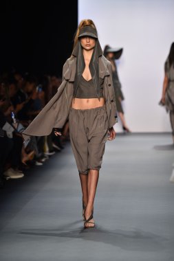  Nicholas K İlkbahar 2017 New York Moda Haftası defilesi