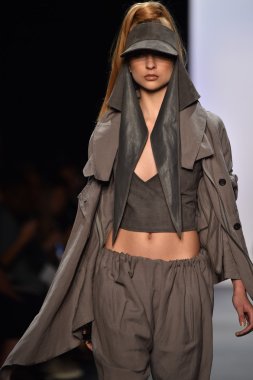  Nicholas K İlkbahar 2017 New York Moda Haftası defilesi