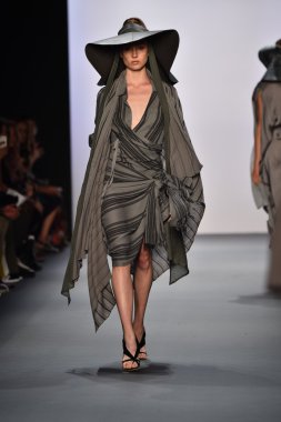  Nicholas K İlkbahar 2017 New York Moda Haftası defilesi