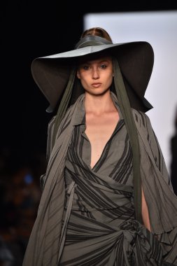  Nicholas K İlkbahar 2017 New York Moda Haftası defilesi