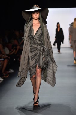  Nicholas K İlkbahar 2017 New York Moda Haftası defilesi