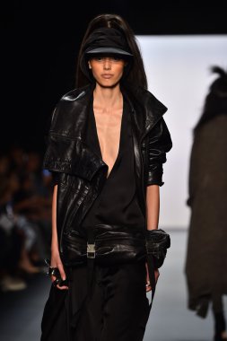  Nicholas K İlkbahar 2017 New York Moda Haftası defilesi