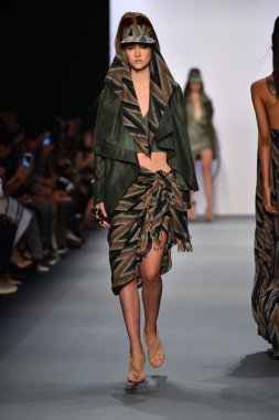  Nicholas K İlkbahar 2017 New York Moda Haftası defilesi